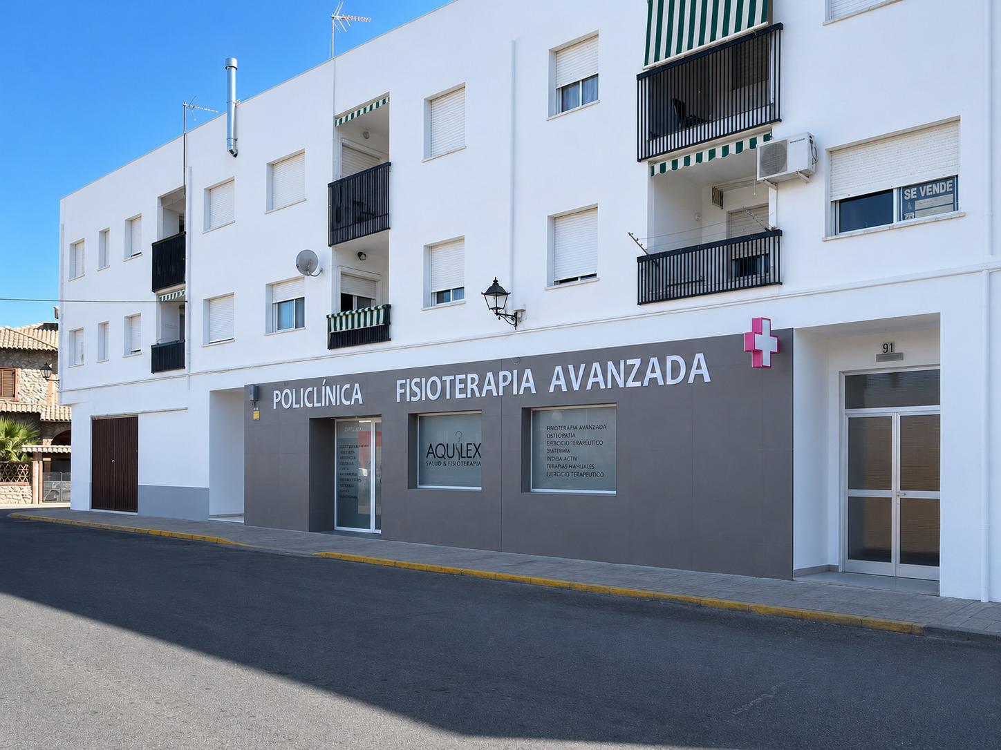 Entrada de la policlínica Aquílex